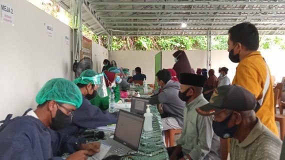 Pelaksanaan Vaksinasi ke dua di Puskesmas Samboja