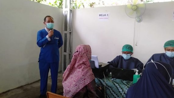 Pelaksanaan Vaksin AstraZeneca Dosis pertama Di puskesmas Samboja